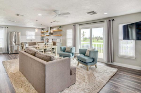Walk to Beach Charming Home with Deck in Galveston